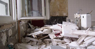 Демонтаж хрущевки в Хабаровске - удаление старых полов и стен по выгодной цене от 1756 рублей.